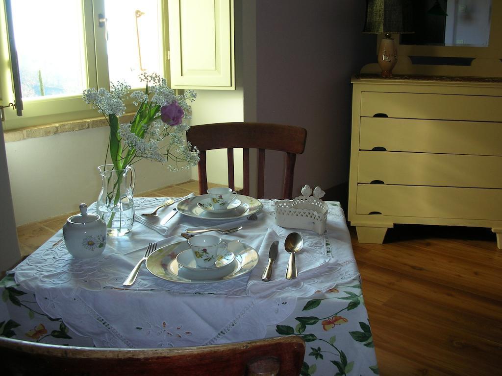 Poggio Dei Prugnoli Bed & Breakfast Tavoleto Luaran gambar