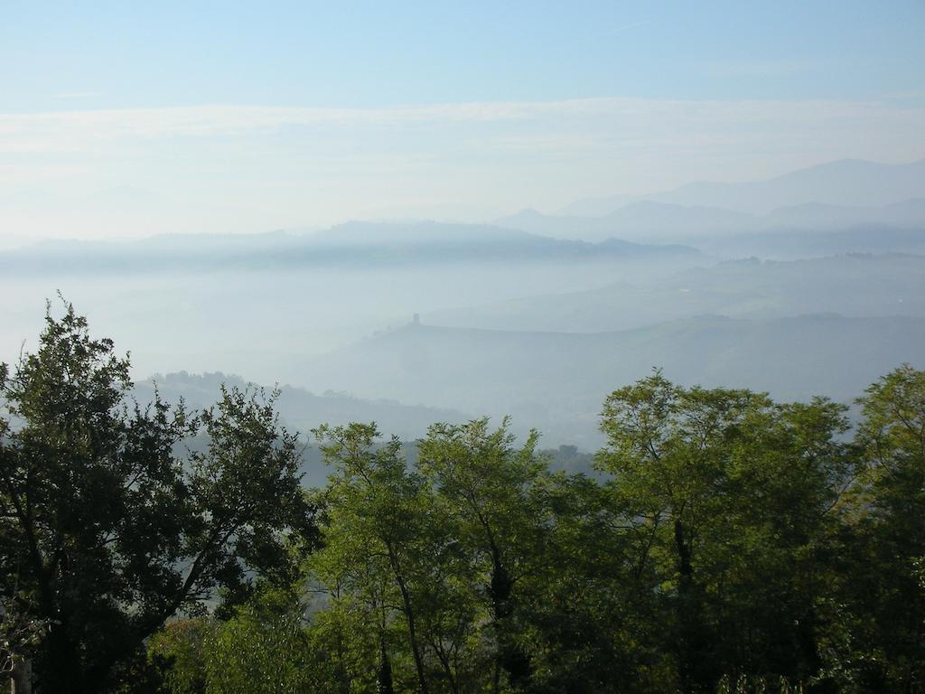 Poggio Dei Prugnoli Bed & Breakfast Tavoleto Luaran gambar
